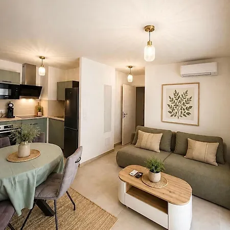 1 Bedroom Near The Center For 2-4 People *